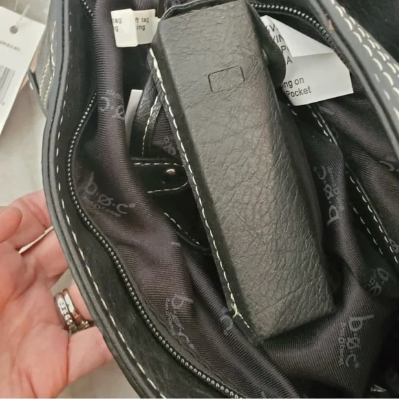 b.o.c. Crossbody Bag w/ phone charger NWT - Picture 10 of 11